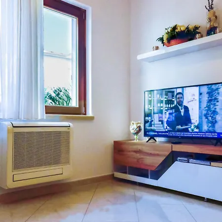 Leona Apartment Umag